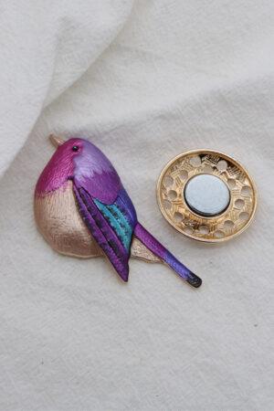 Брошка с магнит пиленце в лилави краски Birdy Purple
