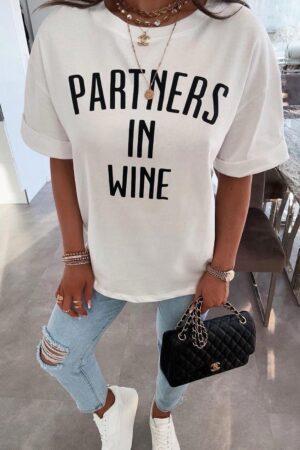 Тениска памучна бяла с принт Partners in Wine