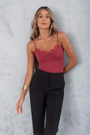Вталено боди от ликра с дантелени детайли в цвят бордо Bordeaux Lace