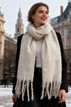 Елегантен вълнен обемен шал в бежаво Beige Wool