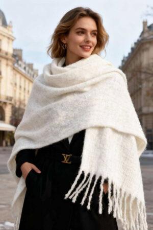 Елегантен вълнен обемен шал в бяло White Wool