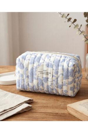 Козметична чантичка от памук в синьо и бяло Bly Cloud 10x11x21cm