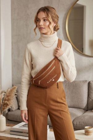 Чанта през рамо тип бананка в цвят теракота Travel with style in Terracotta
