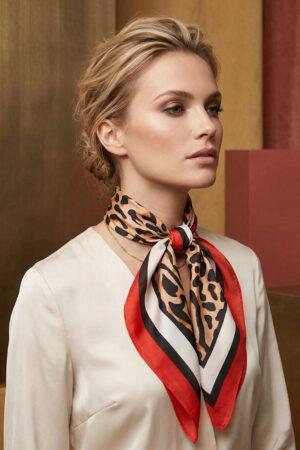 Шал с леопардов принт Wild Chic
