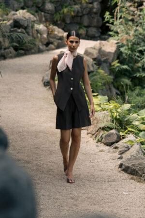Елек структуриран с красиви копчета в цвят шоколад Chocolate Tailored Vest
